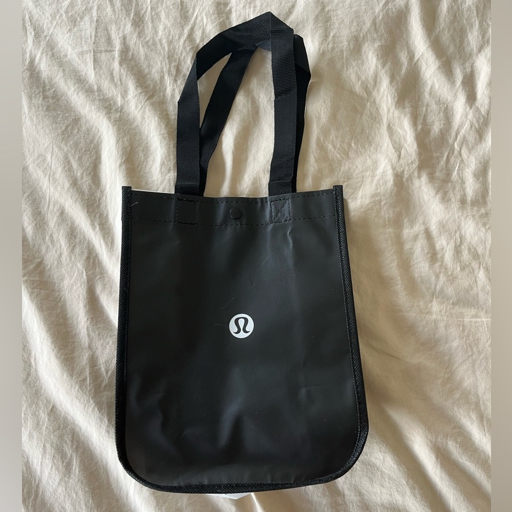 Lululemon small tote